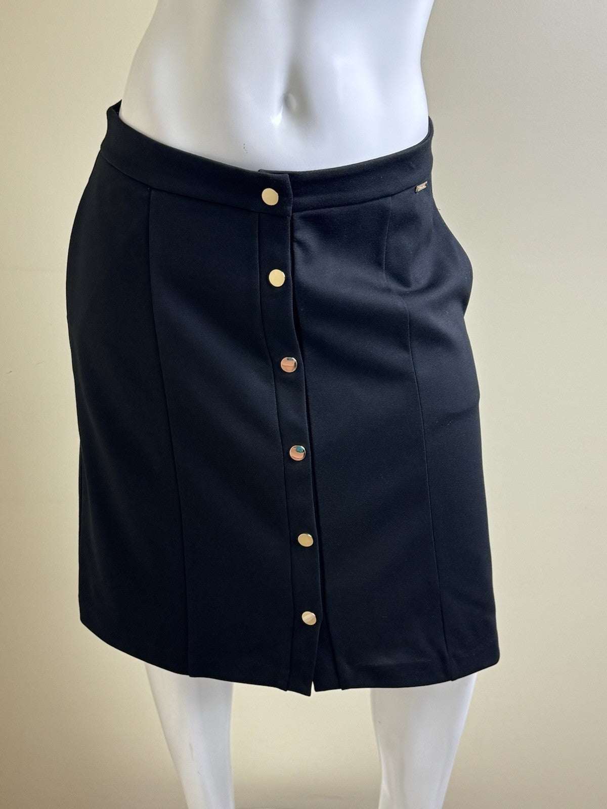 $58 Tahari Women’s Black Button Down Skirt Sz 10.  (B.156)