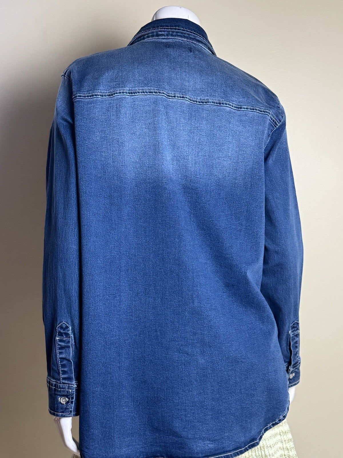 $89 True Religion Women's Denim Shirt Crystal Horseshoe Size XL.      (B.144)