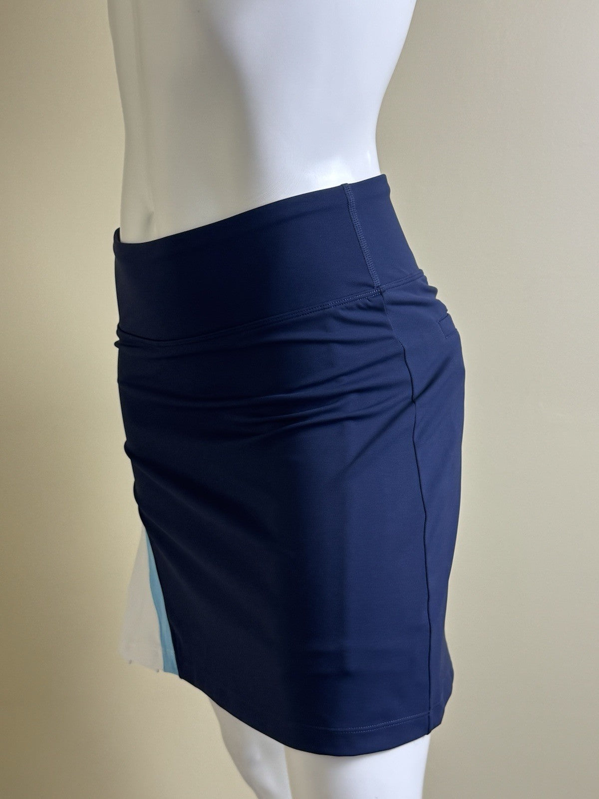 Addison Bay Women’s Skort Skirt Sz S.     (B.158)
