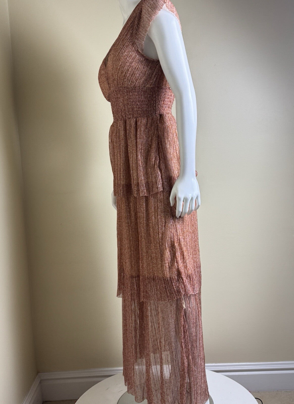 Haute Nites Women’s Long Ruffle Dress Size 7    (B.139)