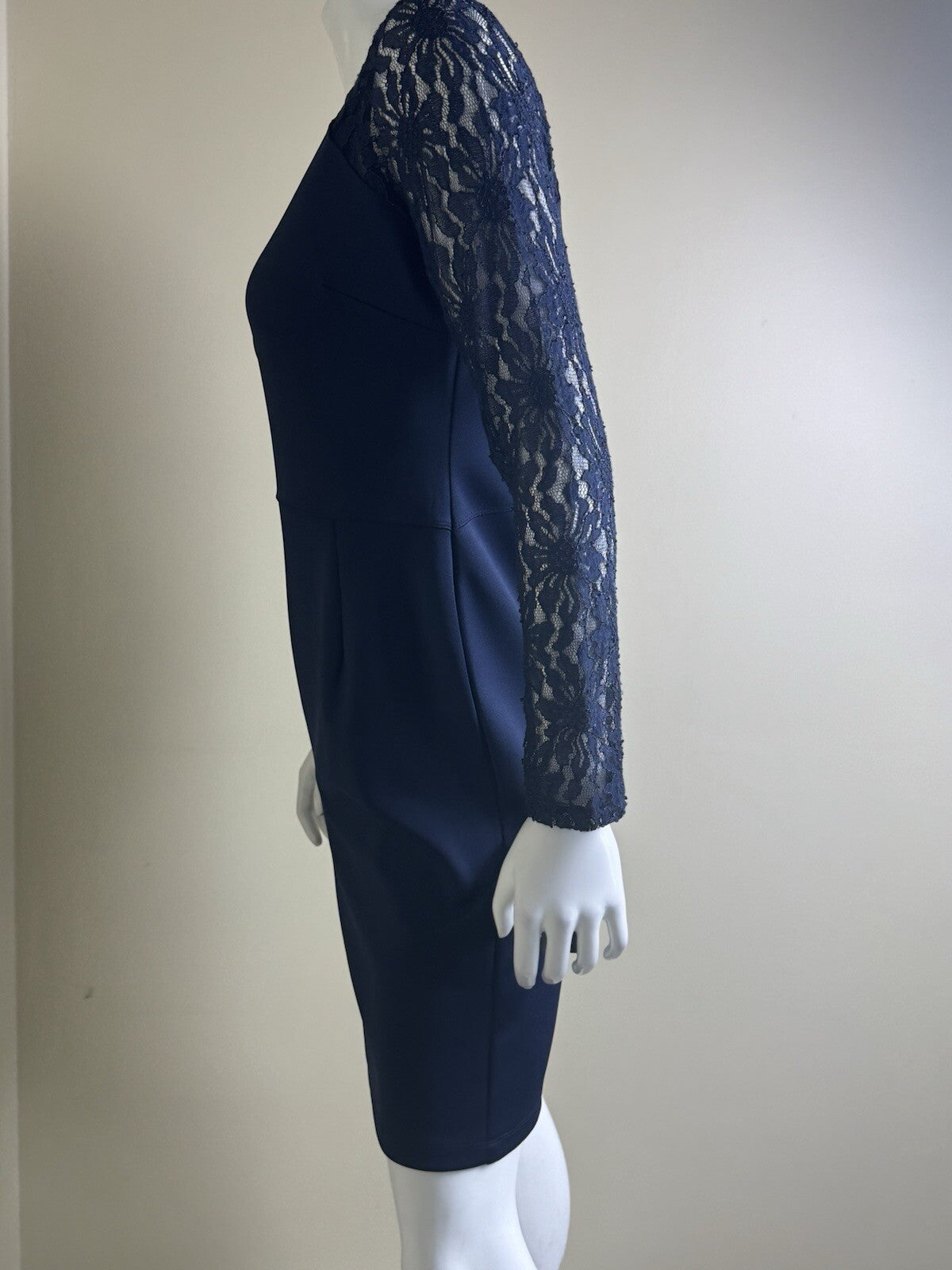 Stella & Julie Women’s Navy Laced Sleeves Dress Sz 8. (B.143)