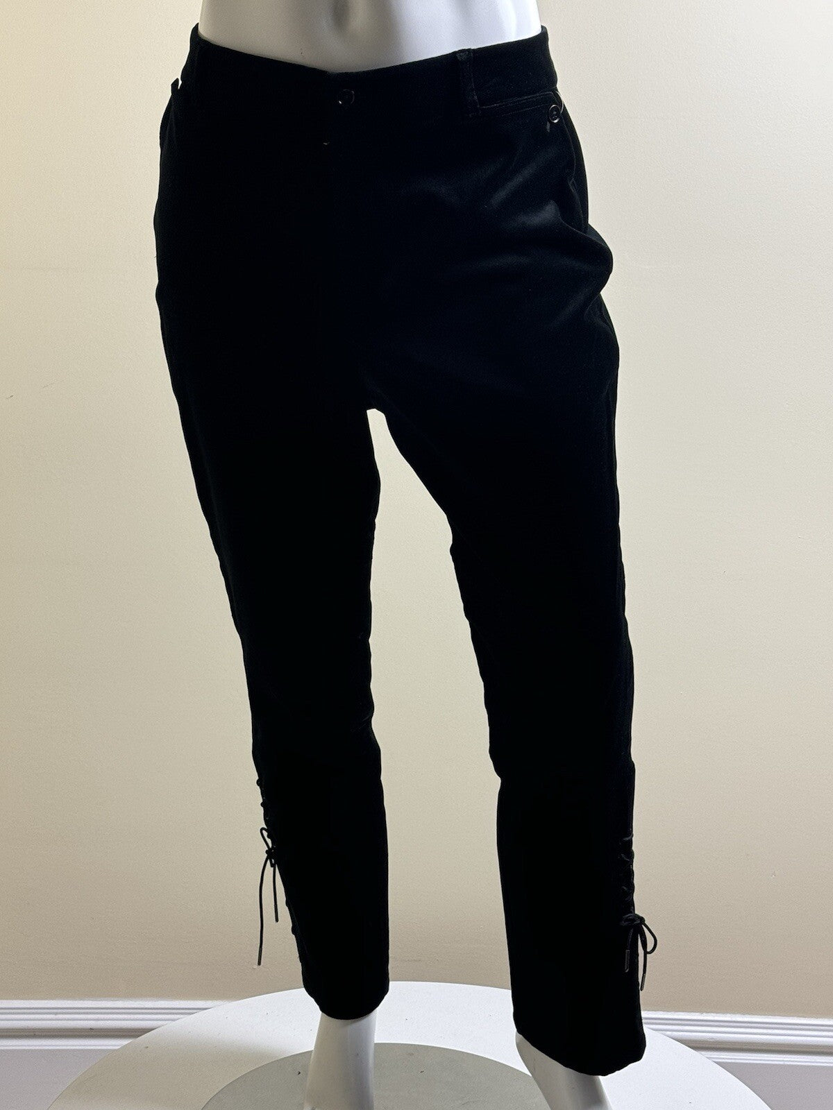 $225 Ralph Lauren Women’s Black Velvet Pants Sz 10.  (B.89)