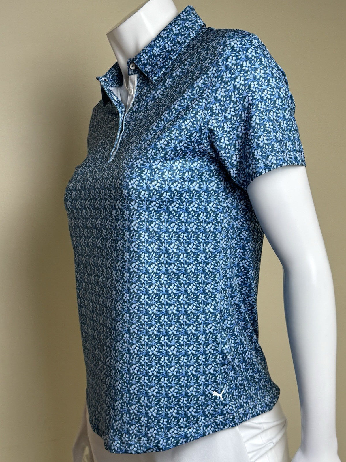 Puma Women’s Golf Shirt Sz S.   (B.172)