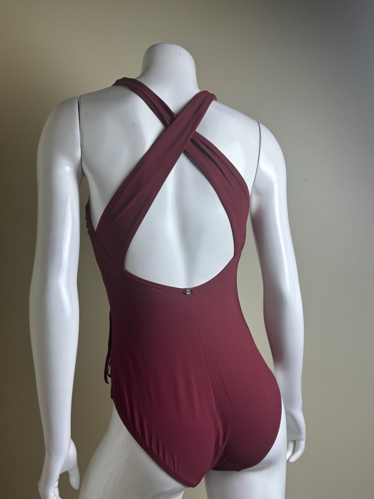 $170 Amoressa by miraclesuit Ladies Sashay One Piece Swim Suit Size 8.   (B.151)