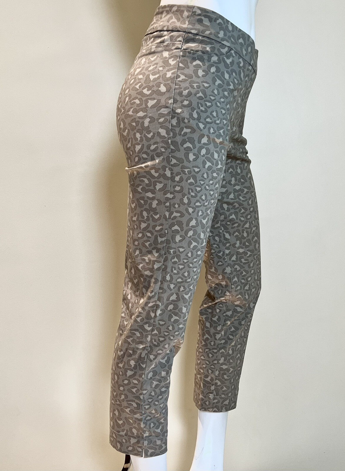 Slim Sation Women’s Pull on Pants Size 2 Stretch Leopard (10)