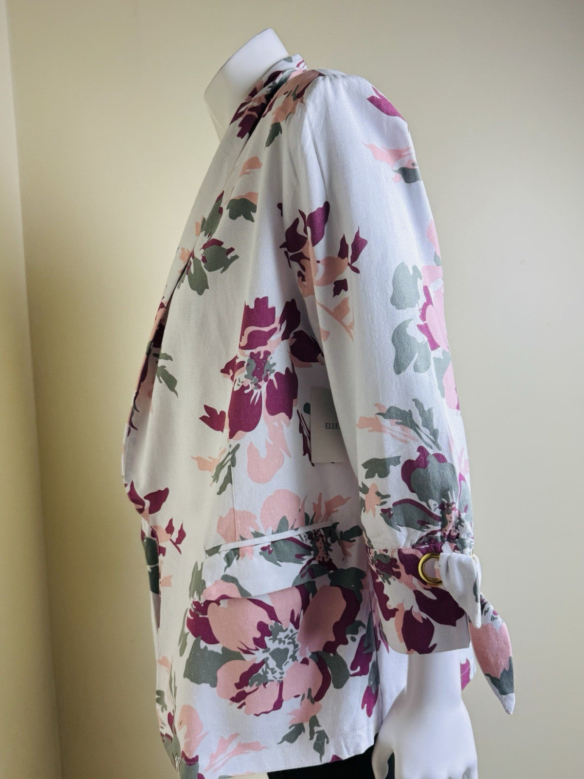 $179 ELLEN TRACY Women’s Floral Blazer Jacket Size L.     (B.154)