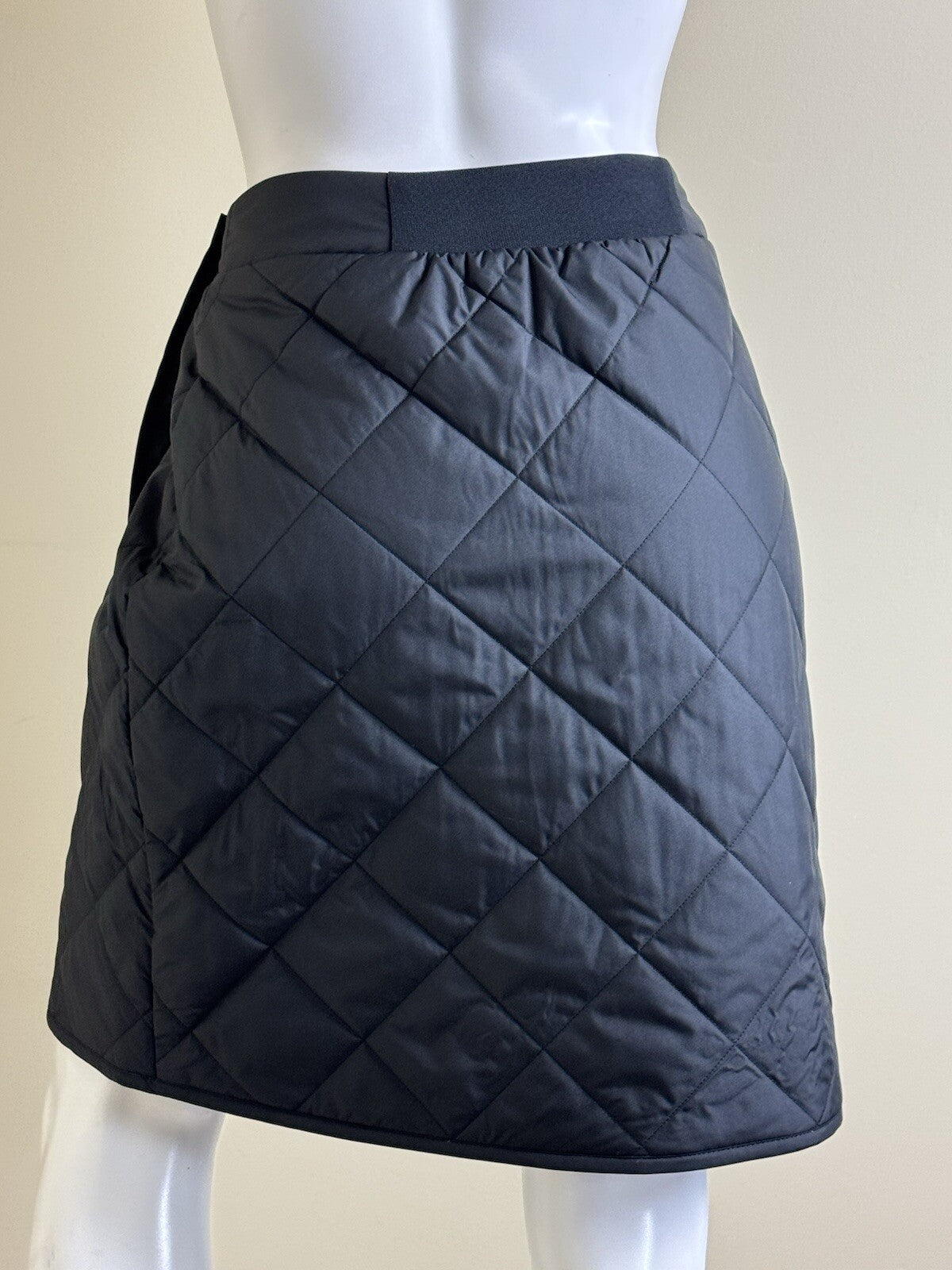 Puma Women’s Quilted Black Skirt Sz S.  (B.52/3)