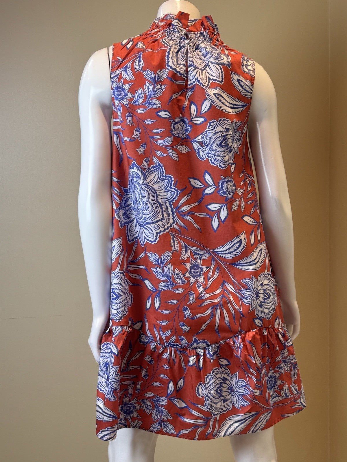 Tyler Boe Women’s Red Floral Dress w/Pockets Size M.     (B.164)