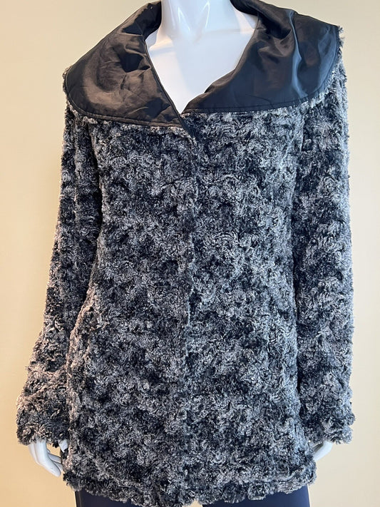 UBU Clothing Co. Black,Gray Faux Fur Reversible Sz XS Rain Resistant Coat (11)