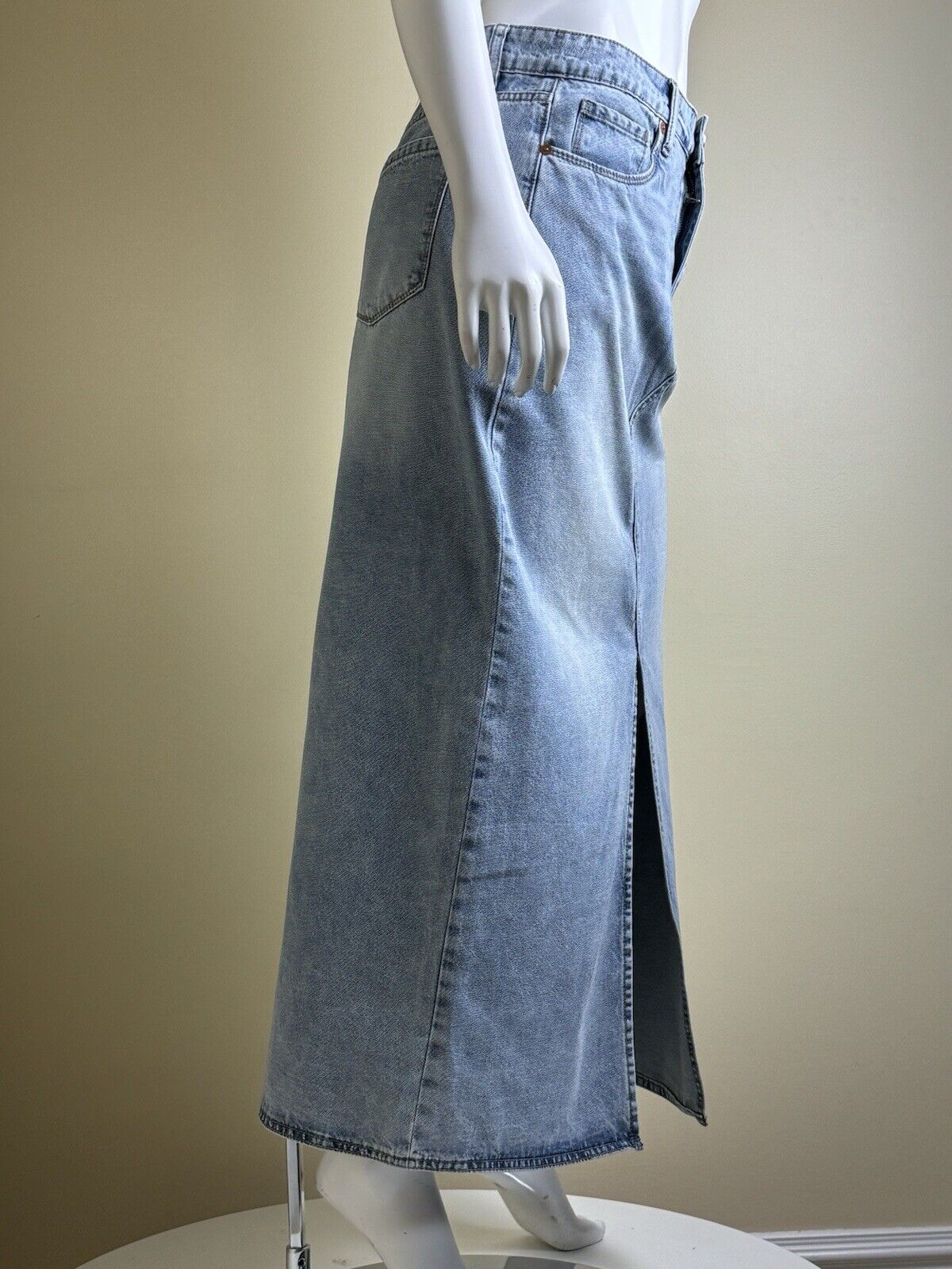 Blank NYC Women’s Long Denim Maci Skirt Sz 28 (B.86)