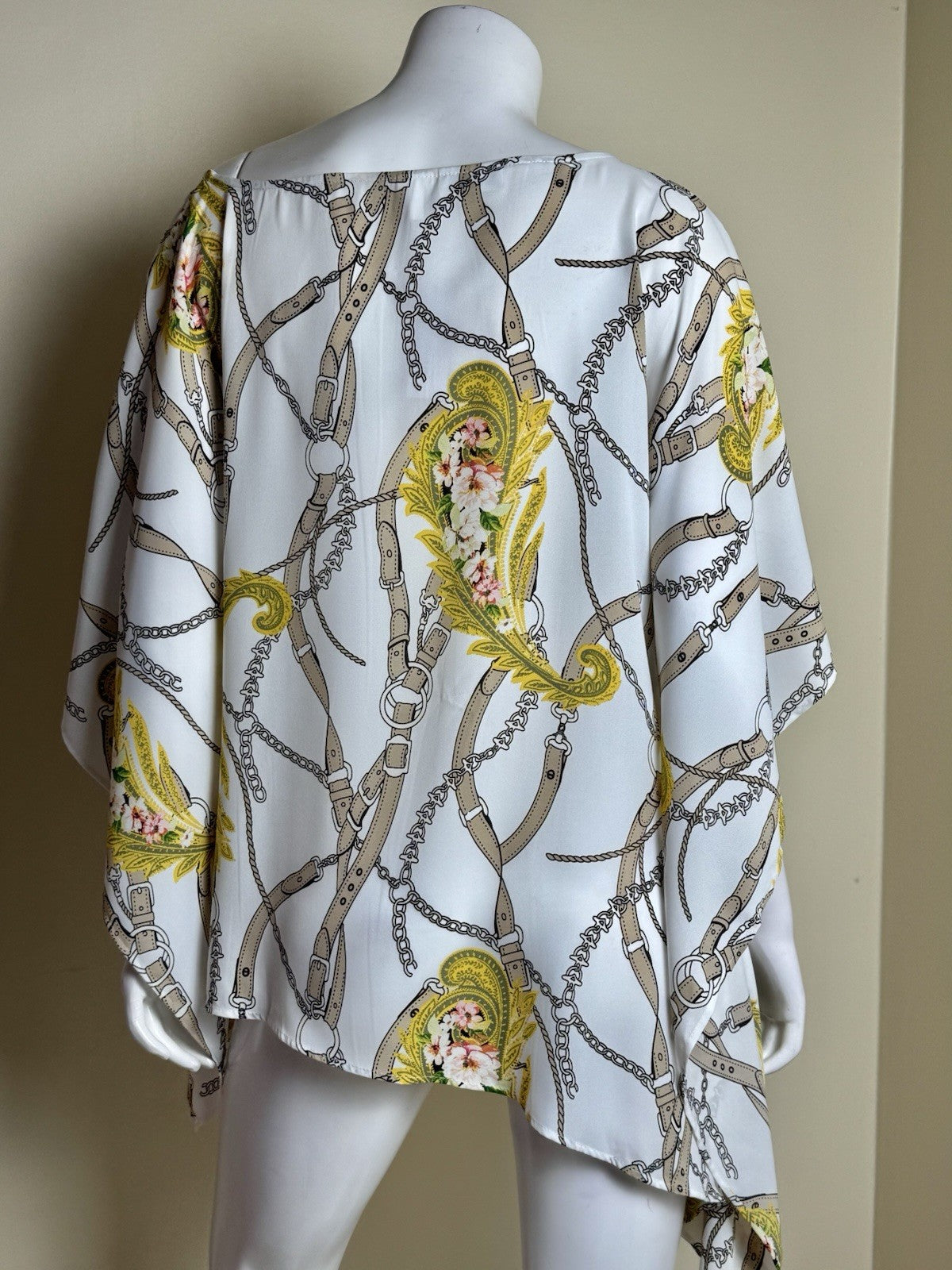 $44 New York & Company Women’s Cover Up Kimono Sheer Sz S/M.   (B.173)