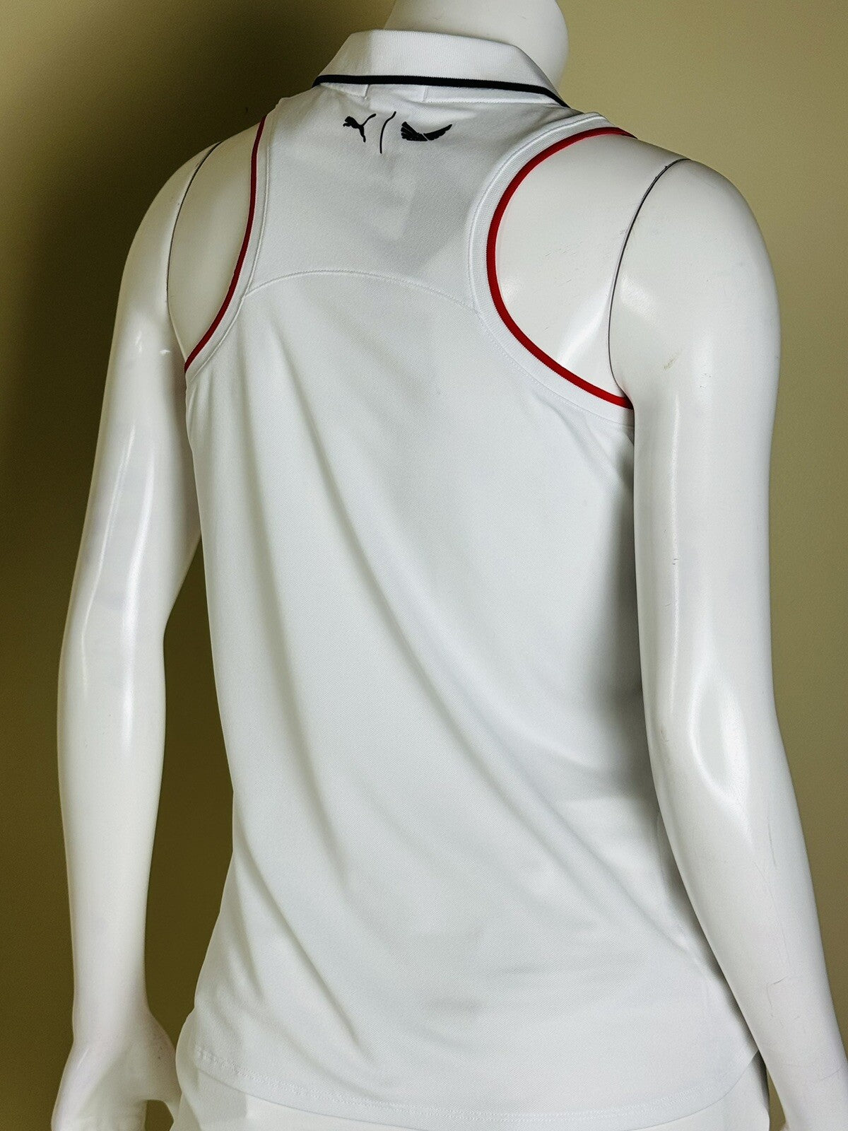 Puma Women’s Golf Shirt Sleeveless Sz S (B.01)