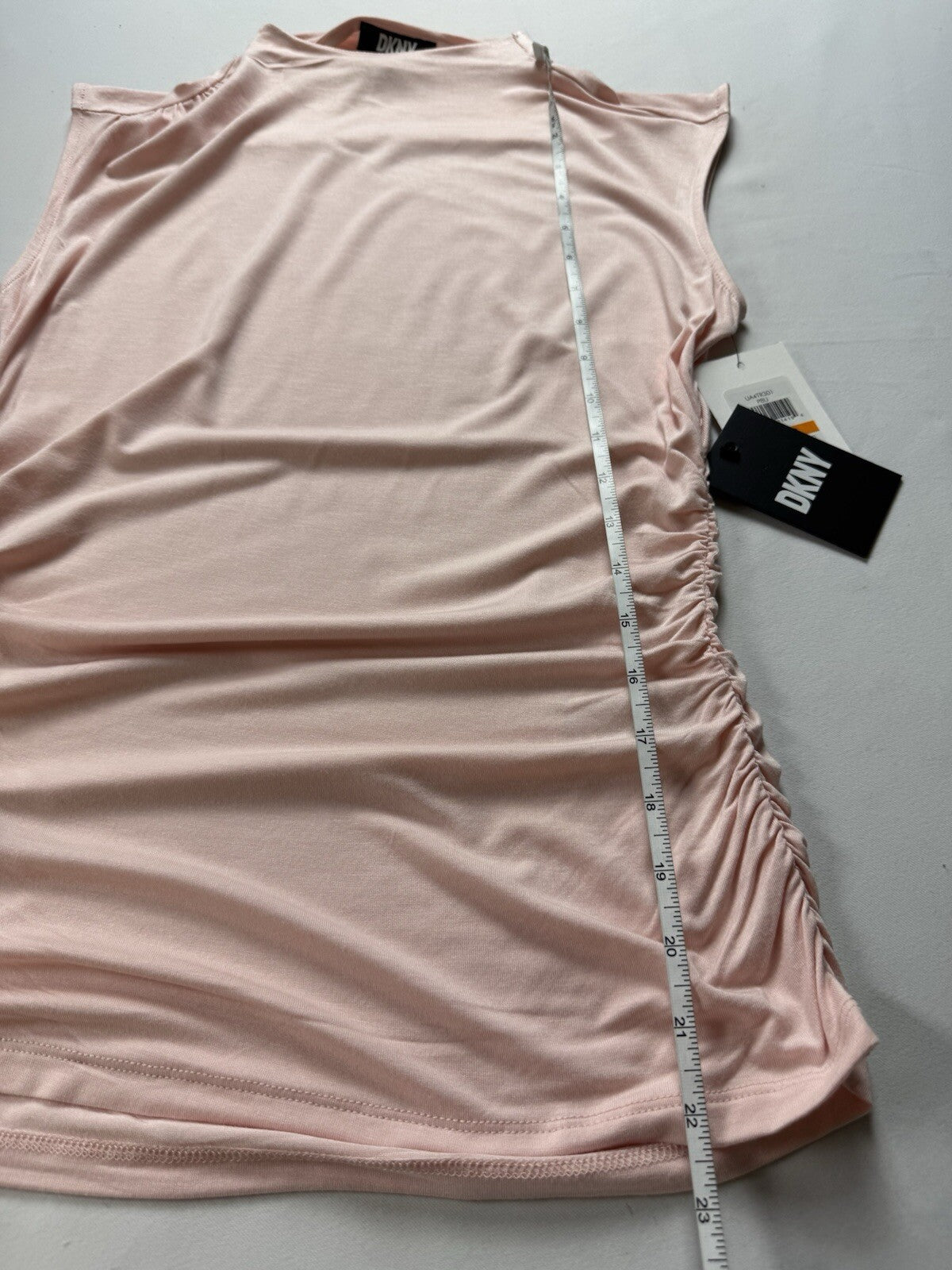 DKNY Women’s Sleeveless Top Sz S.  (B.130)