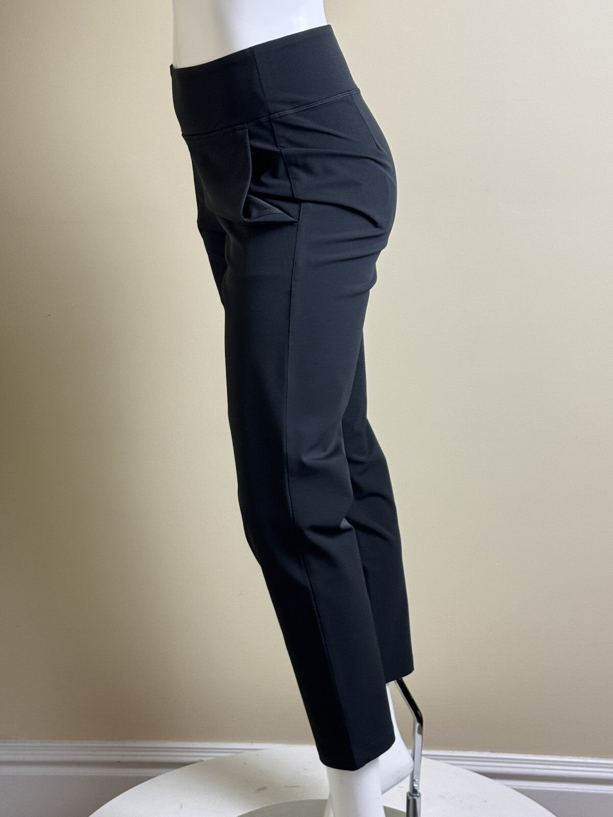 Puma Women’s Golf Pants Sz S.   (B.137)