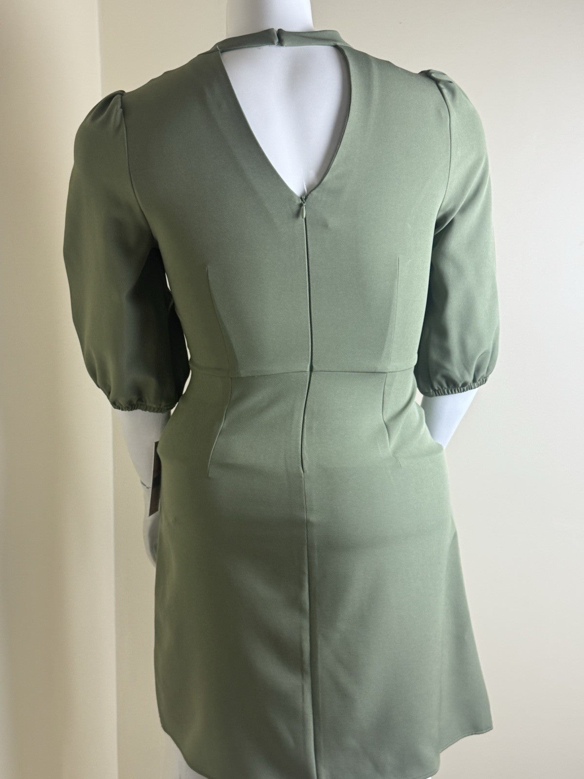 $128 NANETTE LEPORE Green Fit- Flared Dress Sz 10.       (B.191)