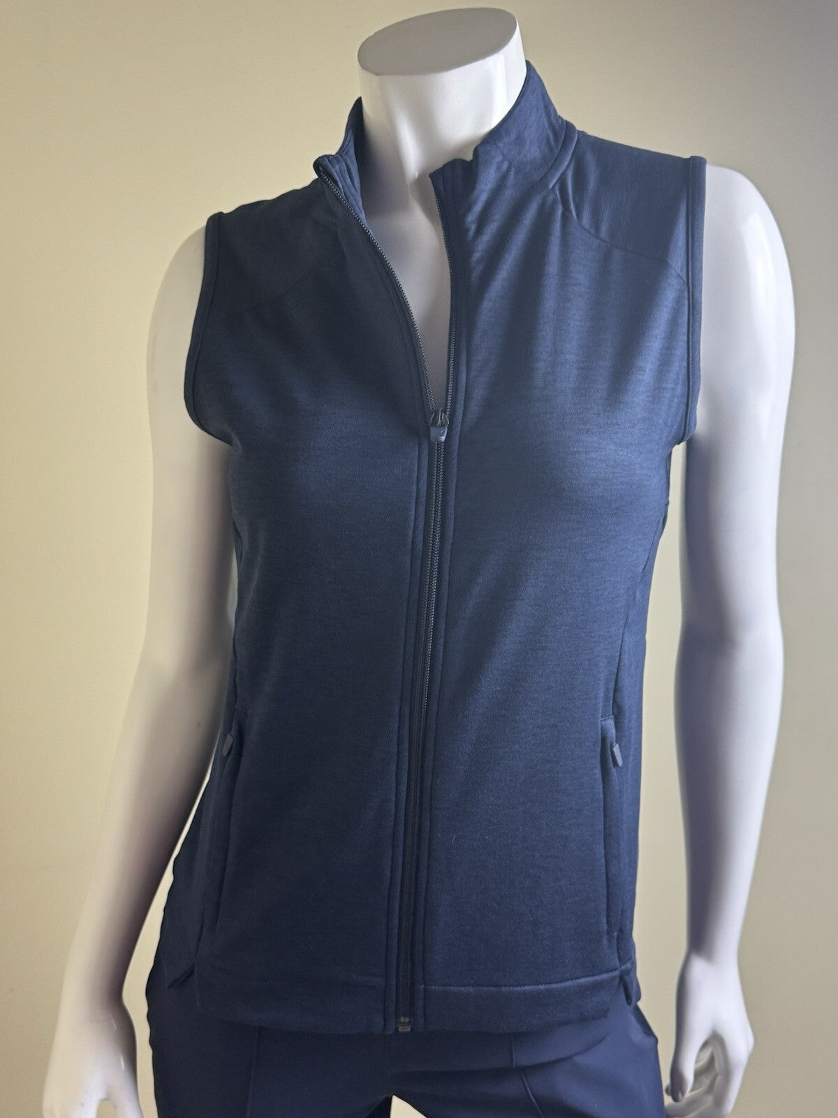 Puma Women’s Golf Navy VEST Sz S.    (B.110/2)