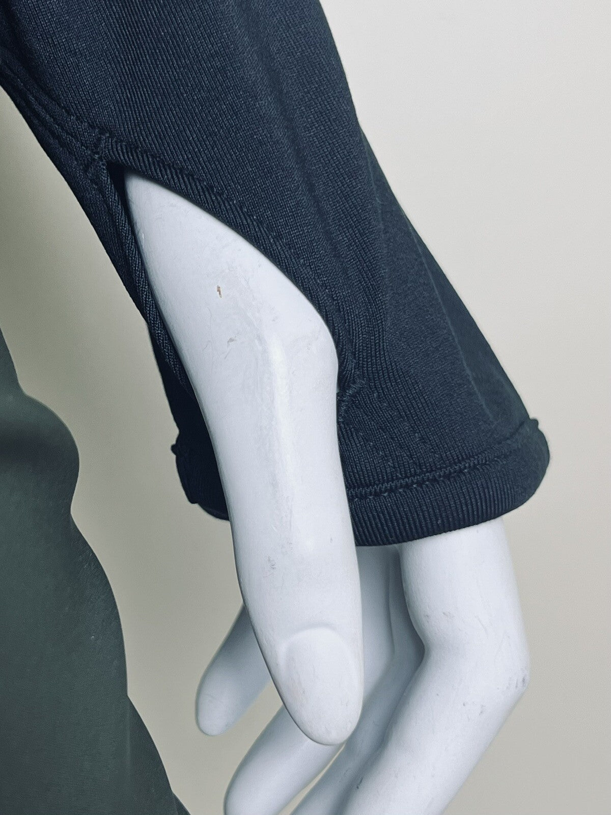 Est. 1967 Women's Long-Sleeve Sweatshirt Sz L Black. (50)