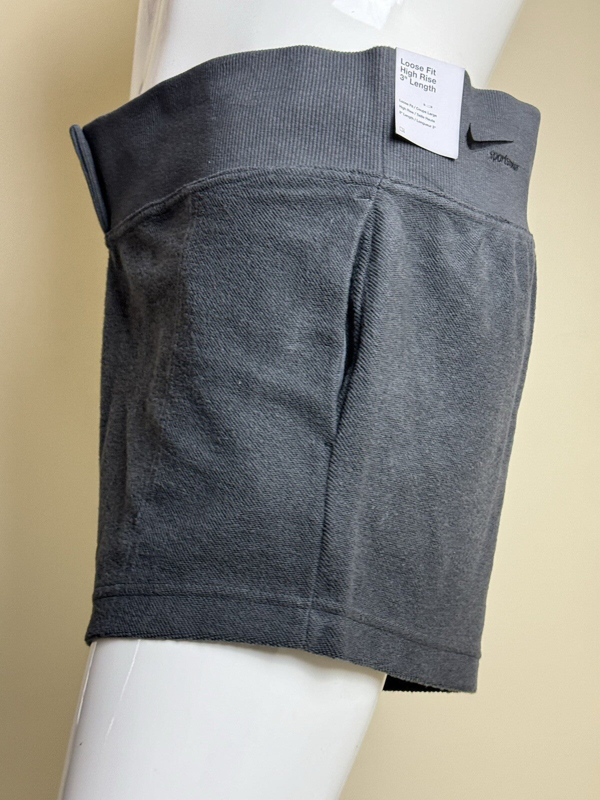 $68 Nike Womens Gray Fleece Shorts Sz XL. (B.94)