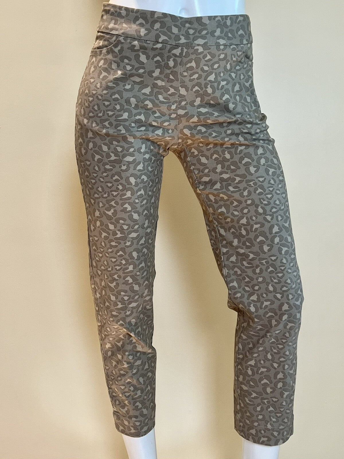 Slim Sation Women’s Pull on Pants Size 2 Stretch Leopard (10)