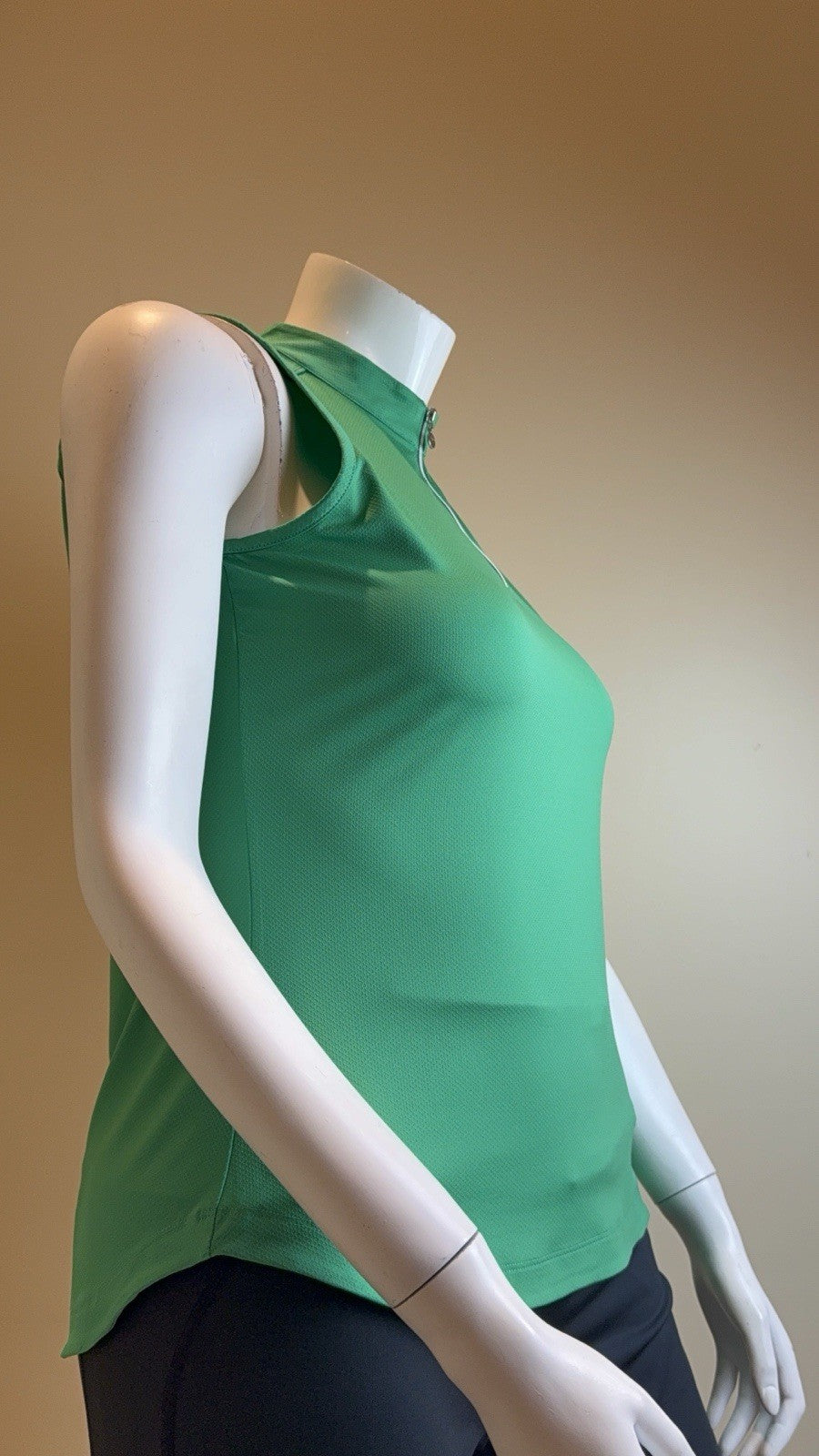 $70 NIVO Women's Golf Shirt Size XL.    (B.166)