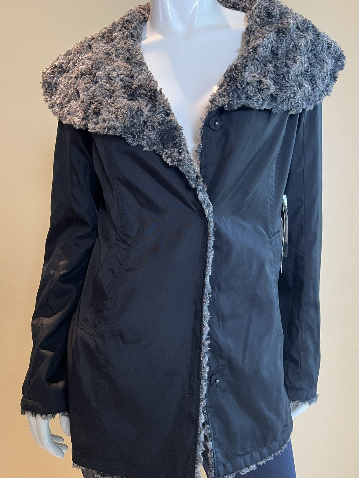 UBU Clothing Co. Black,Gray Faux Fur Reversible Sz XS Rain Resistant Coat (11)