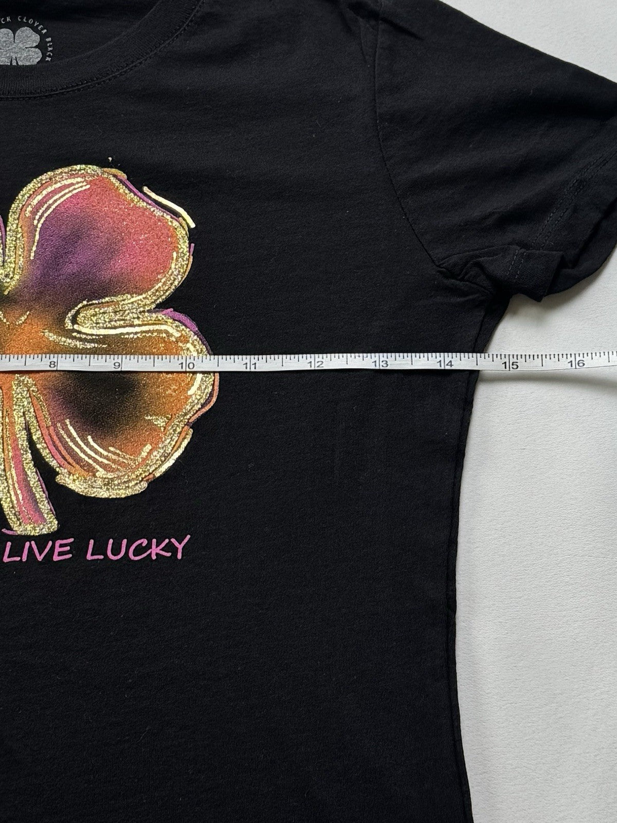 Black Clover Women’s T-Shirt Clover Logo Sz S.     (B.181)