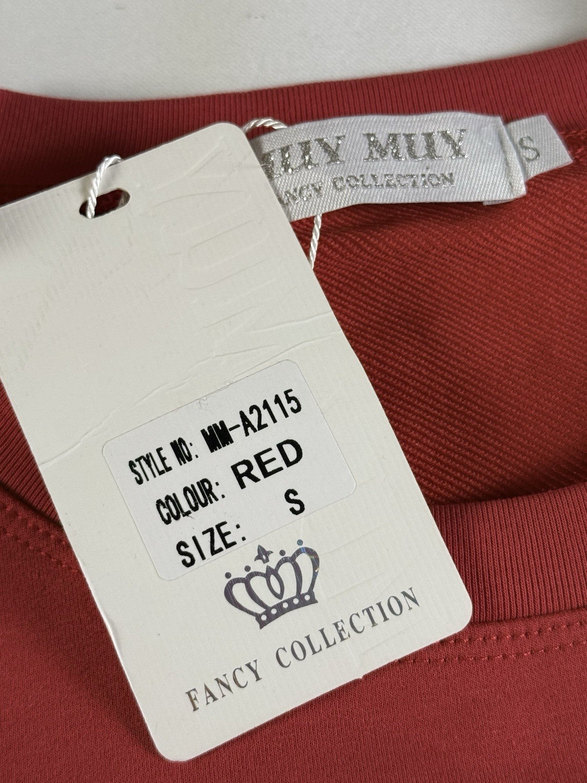 Muy Muy Women’s Red Embroidery shirt size S.      (B.194)