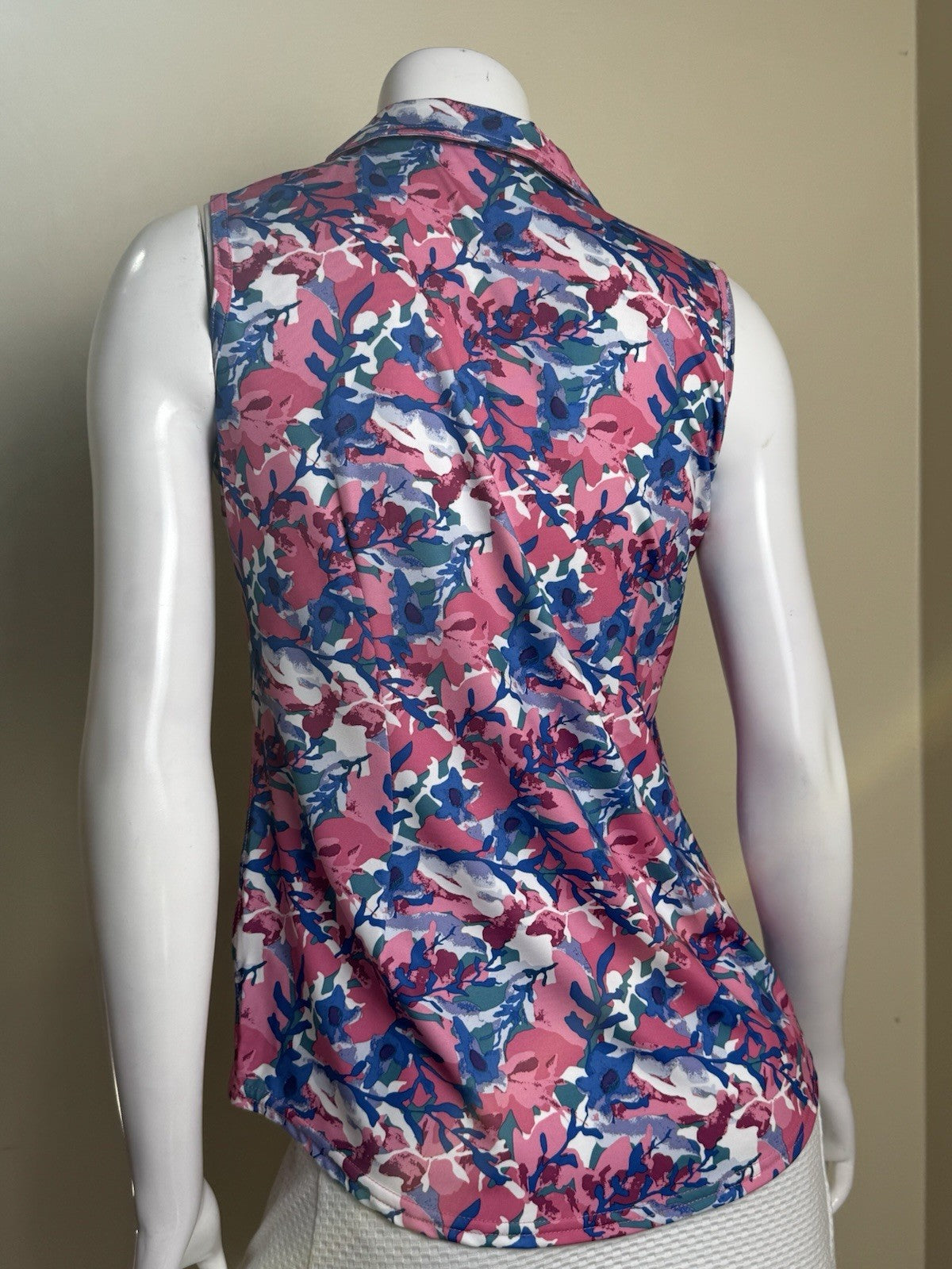 $82 JOFIT Women’s Golf Shirt Size M      (B.175)