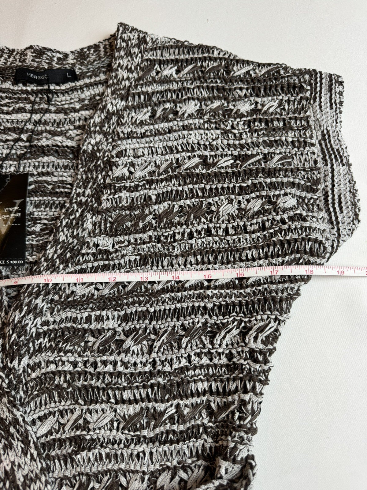 $180 VERTIGO Women’s Knit Cardigan Sz L.      (B.63)