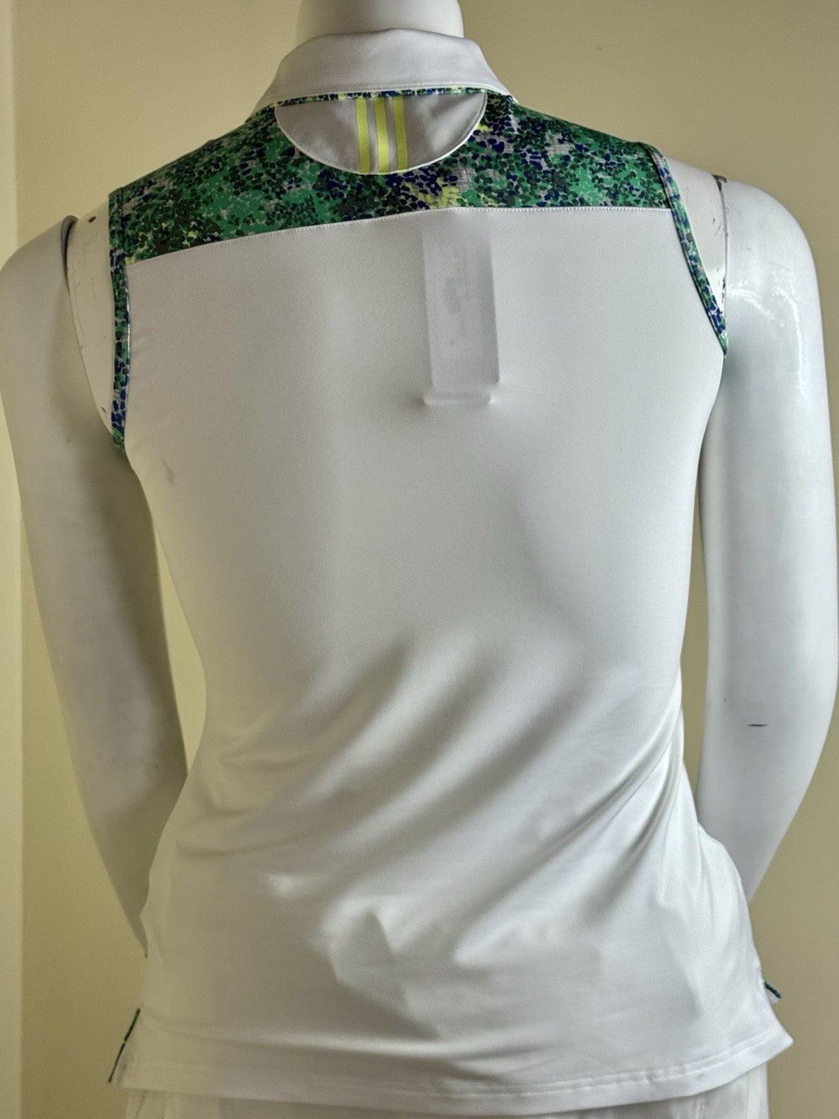 $60 Adidas Women’s Golf Shirt Sz L    (B.184)