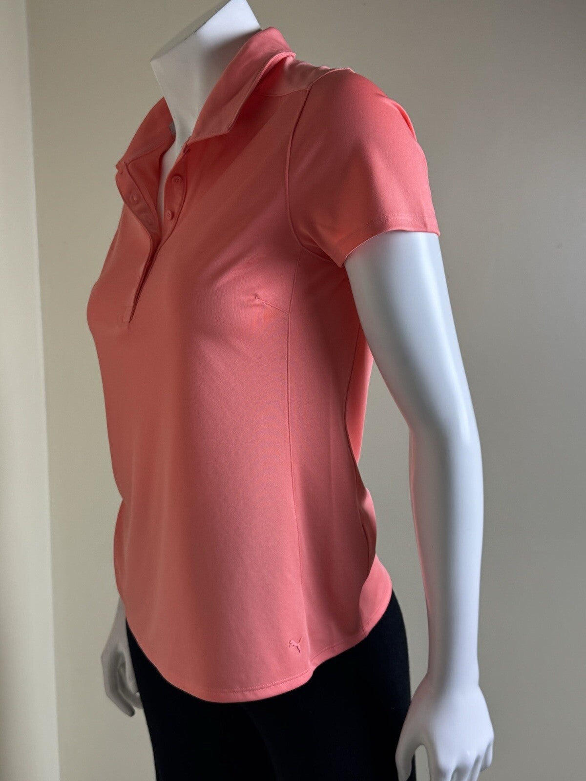Puma Women’s Golf Shirt Sz S.   (B.130/10)