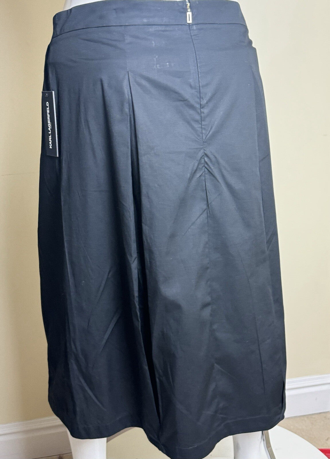 $109 KARL LAGERFELD PARIS Long Black Skirt Women's Sz 16.  (B.119)