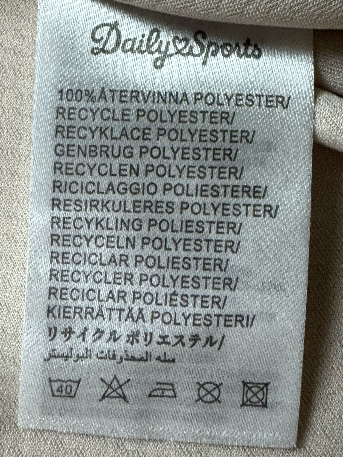 Daily Sports Women’s Golf Sweatshirt Sz S    (B.120)