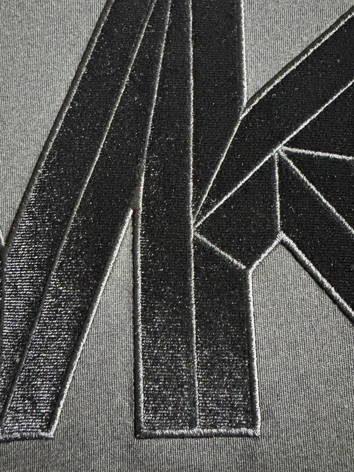 $88 Michael Kors Women’s Shirt Suede Logo Sz XL.  (B.127)