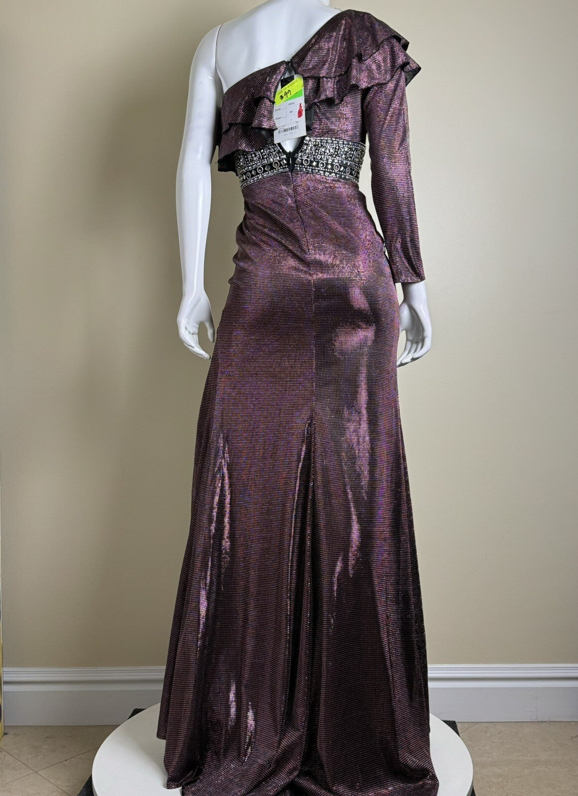 MAC DUGGAL One-Shoulder Long Sleeve Red GOWN Size 4. (71)