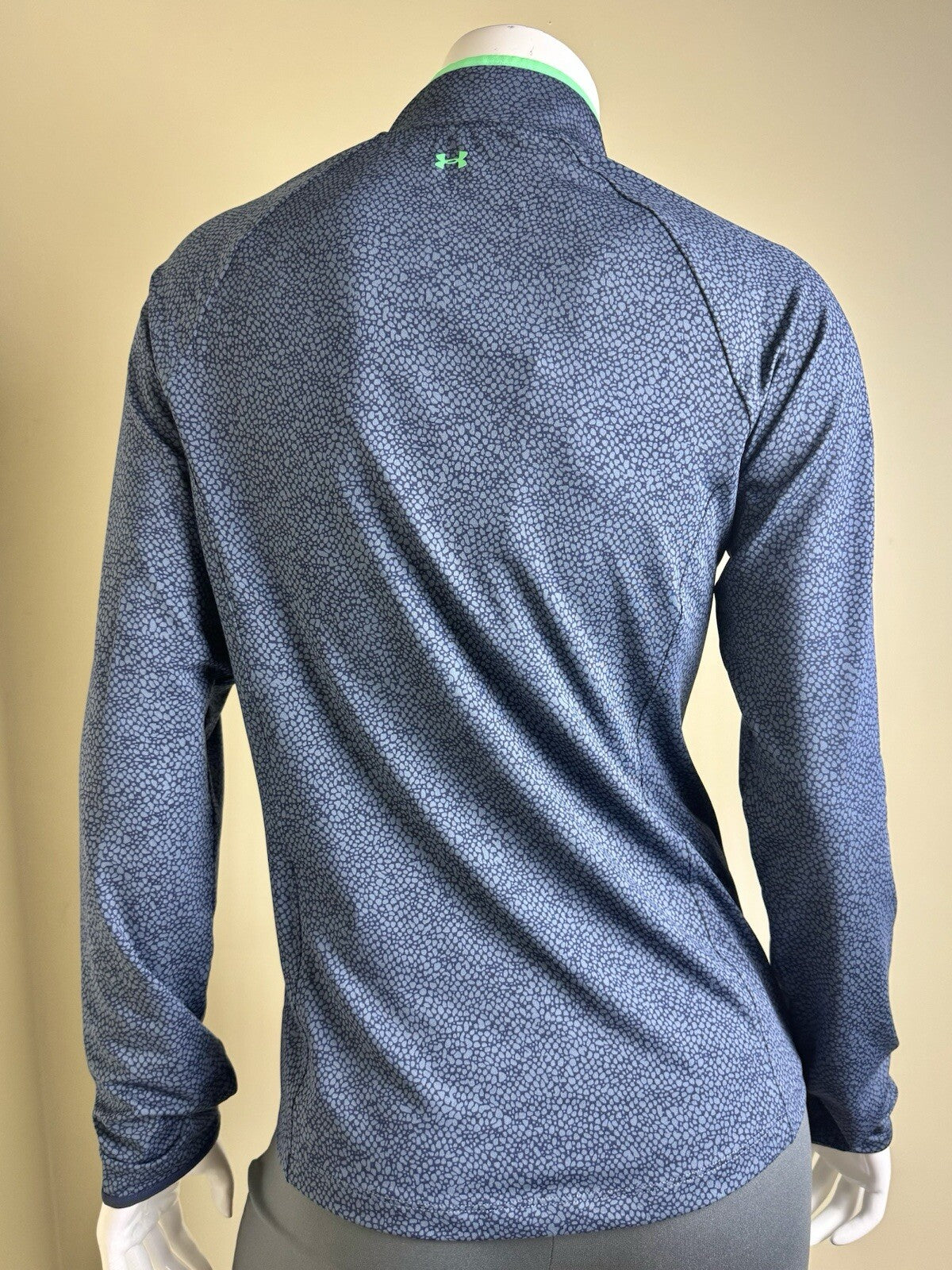 Under Armour Women's Golf Sweatshirt Size M. (B.111)