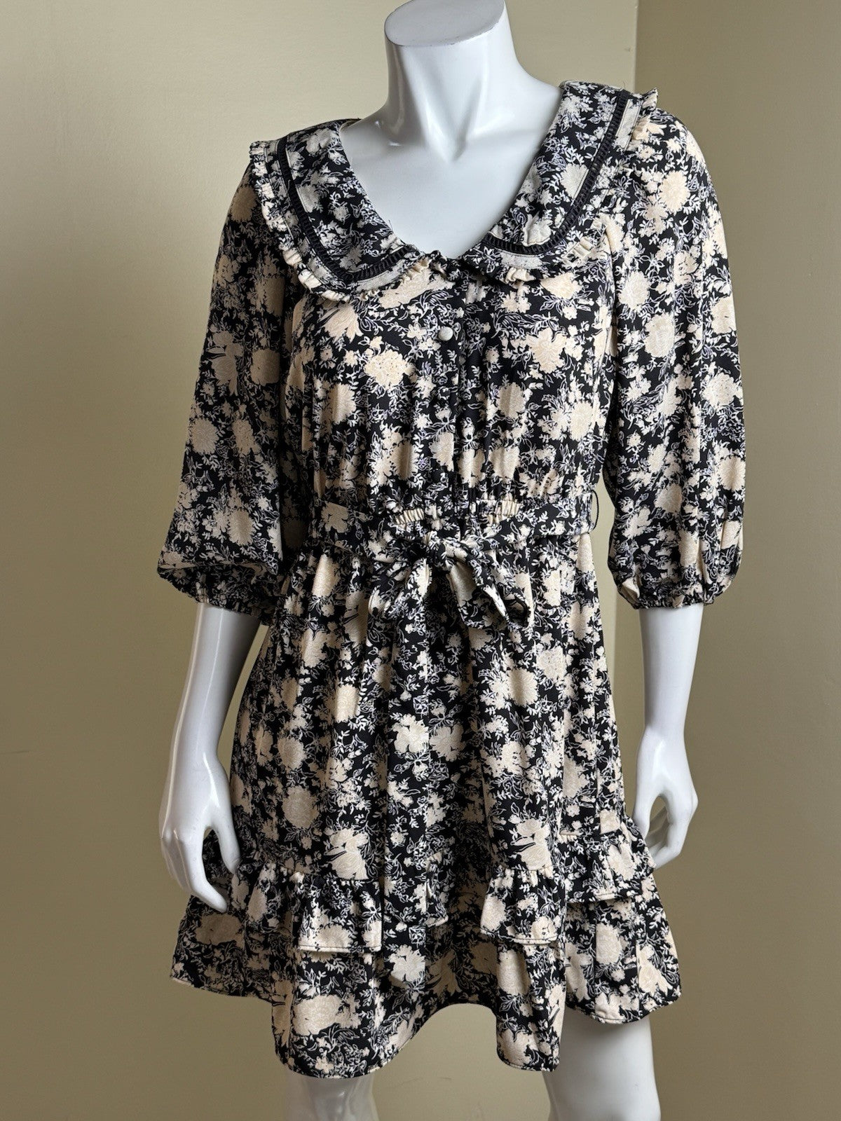 $60 Lauren Conrad Floral Maxi Dress Sz S.  (B.177)