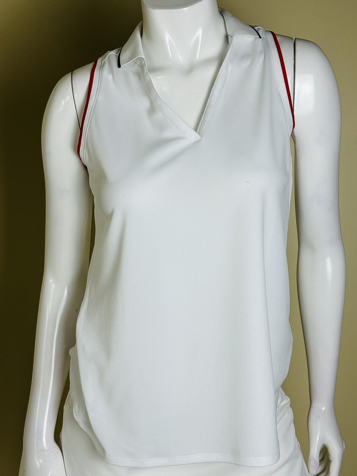 Puma Women’s Golf Shirt Sleeveless Sz S (B.01)