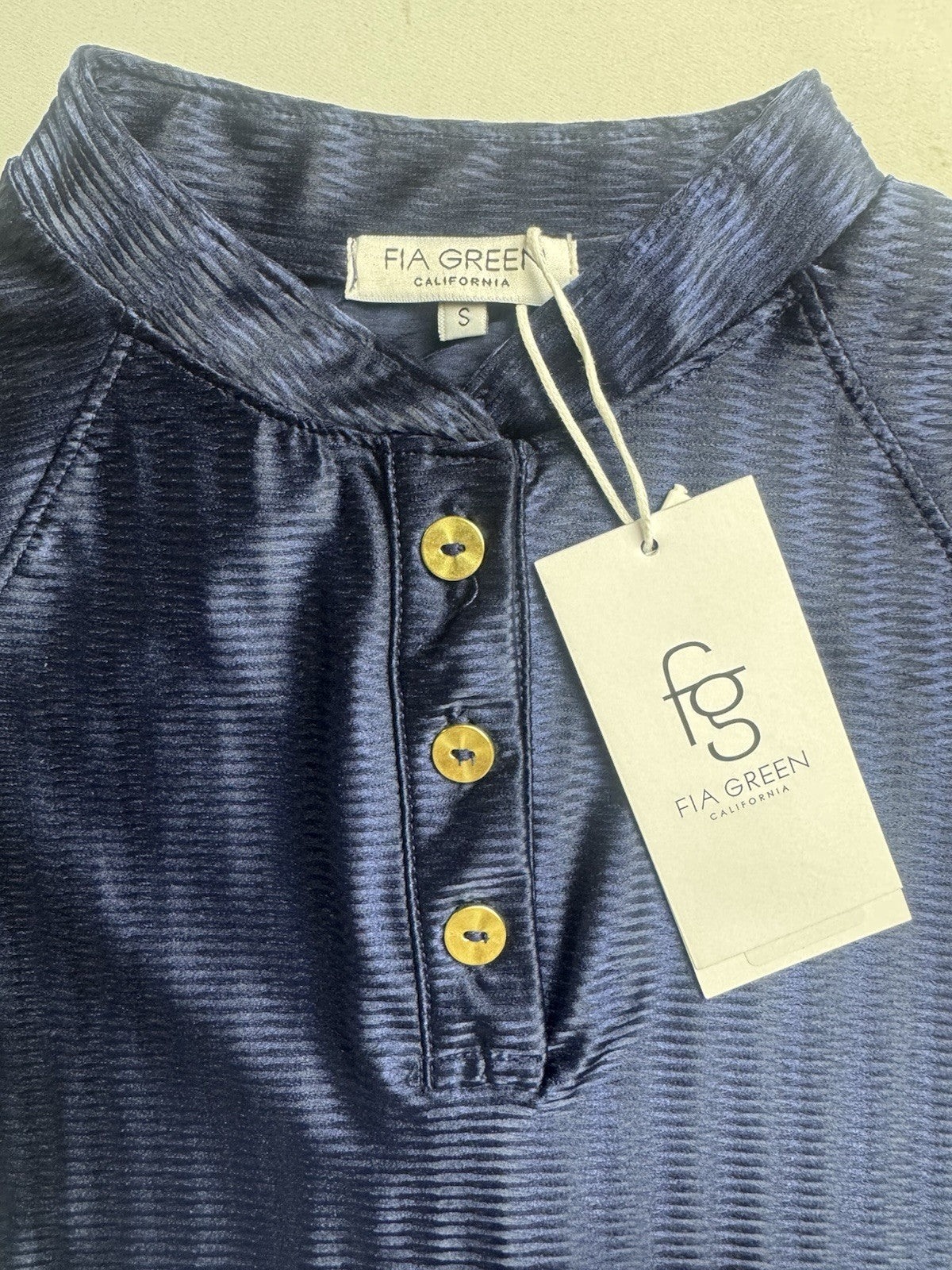 FIA Green California Women’s Top Sz S Golf Shirt.       (B.161)