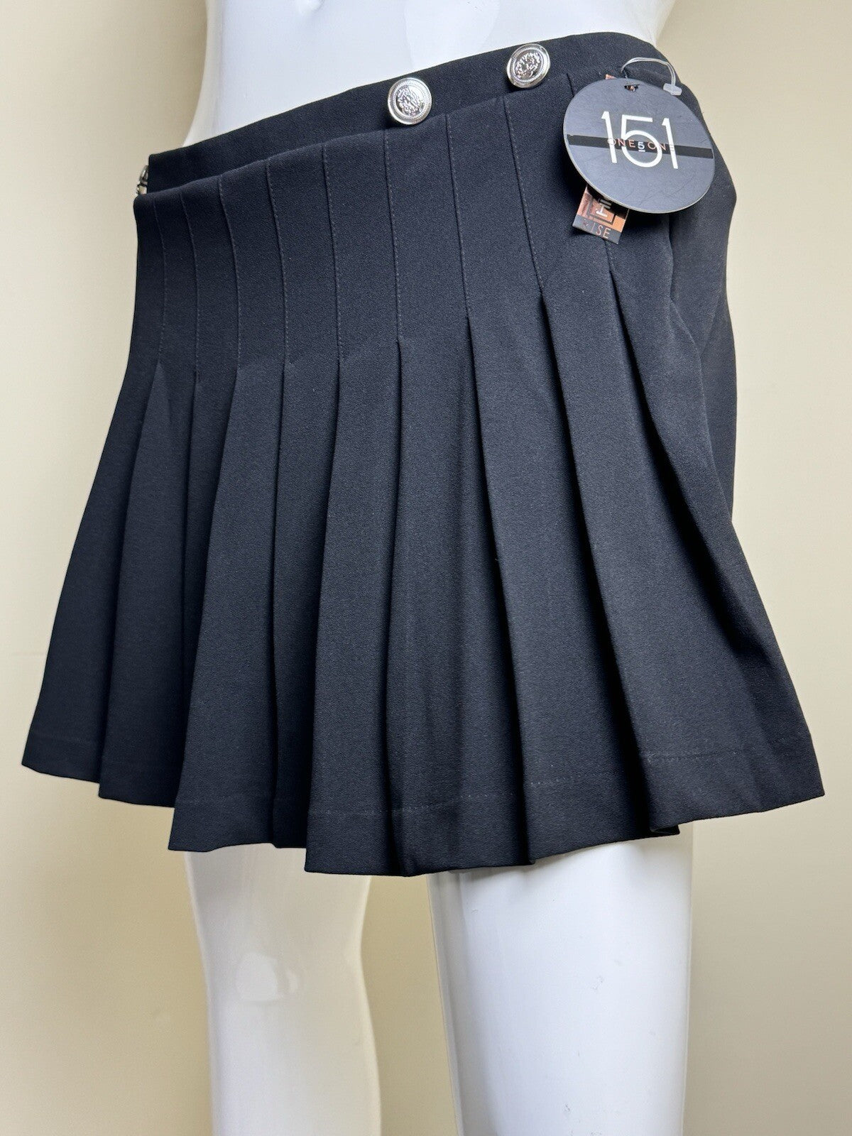 One 5 One Women Black Ruffled Skirt Sz XL. (B.91)