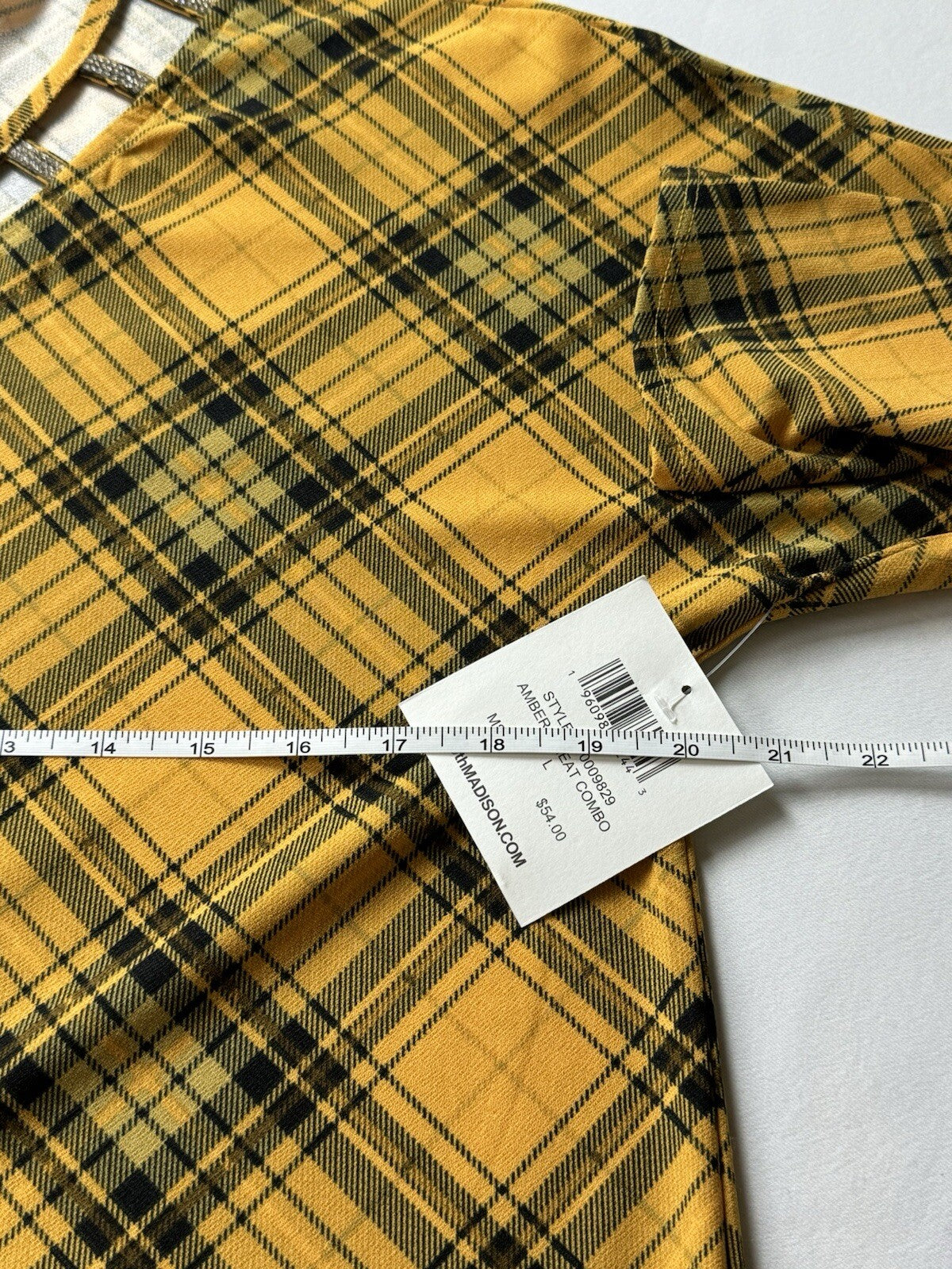 89th + Madison Women's Plaid Yellow Blouse Size L. (B.92)