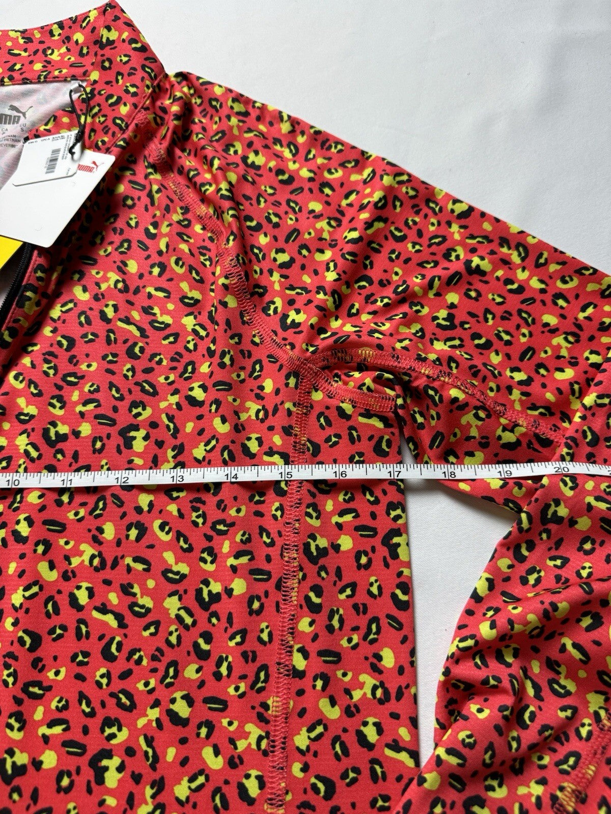 Puma Women's Leopard Print Sweatshirt Size S.   (B.110/1)