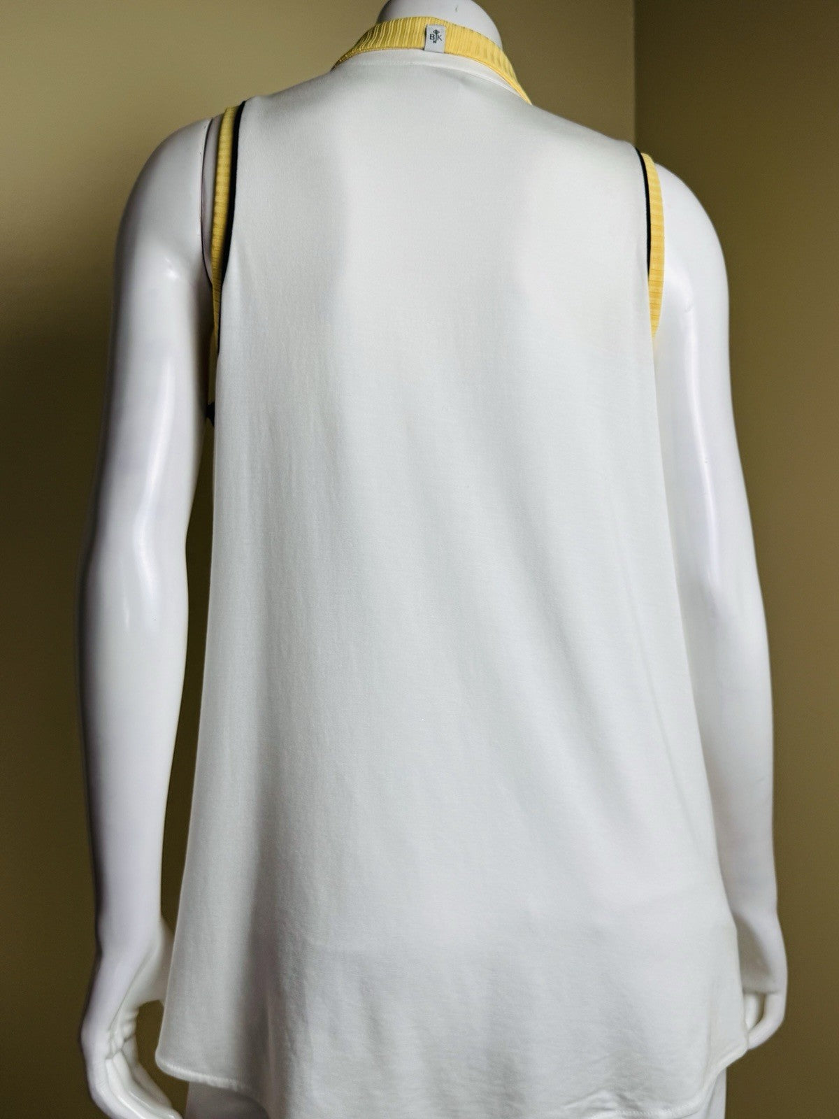 BELYN KEY Women’s Golf Shirt Sz M    (B.170)