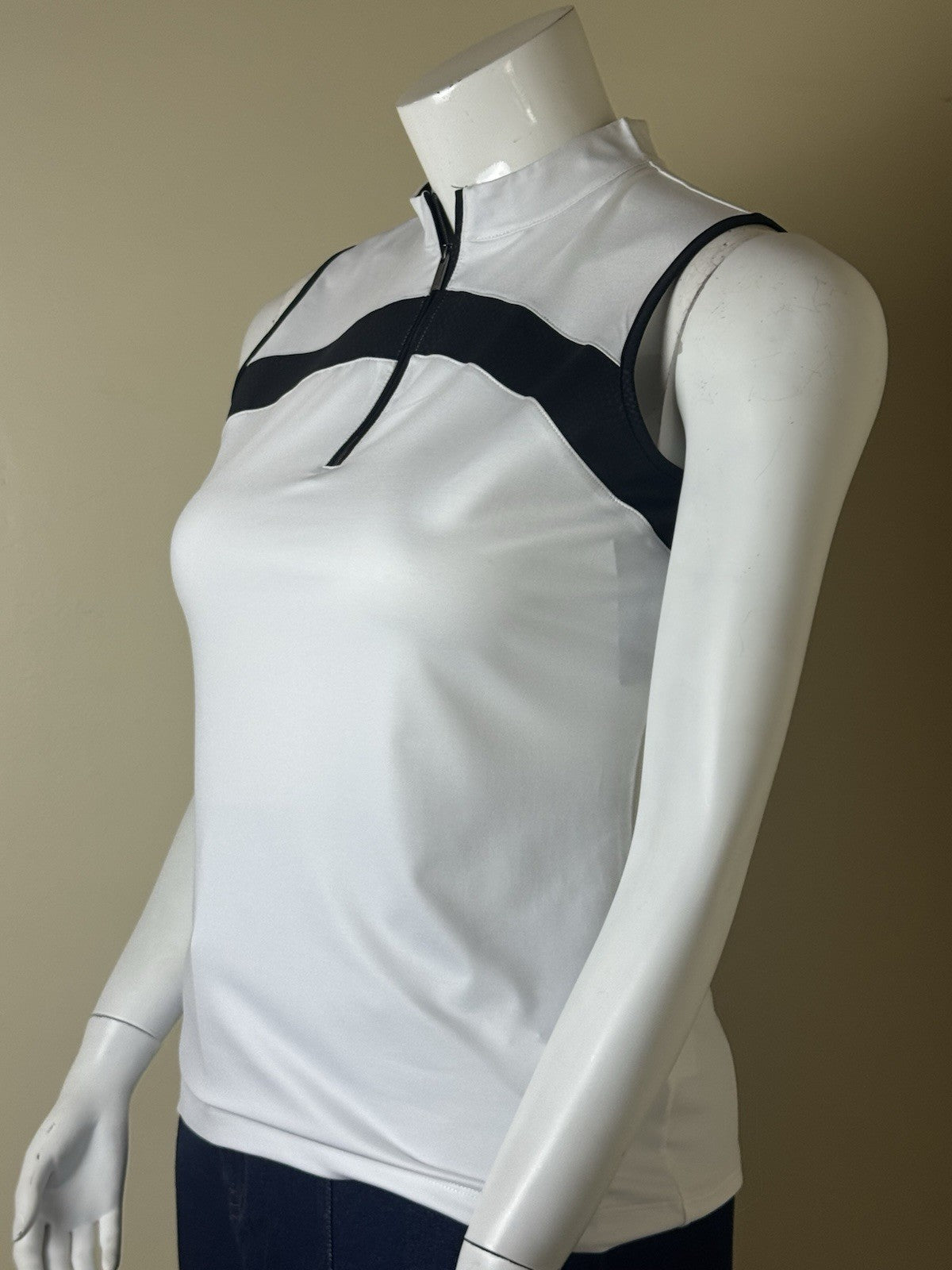 Tail Women's Golf Shirt Sleeveless Size L.      (B.159)