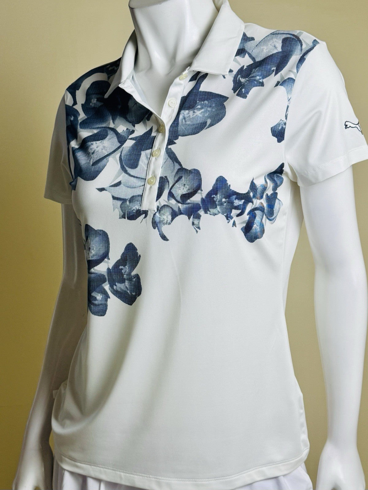 $60 Puma Women’s Golf Shirt Sz M.   (B.189)