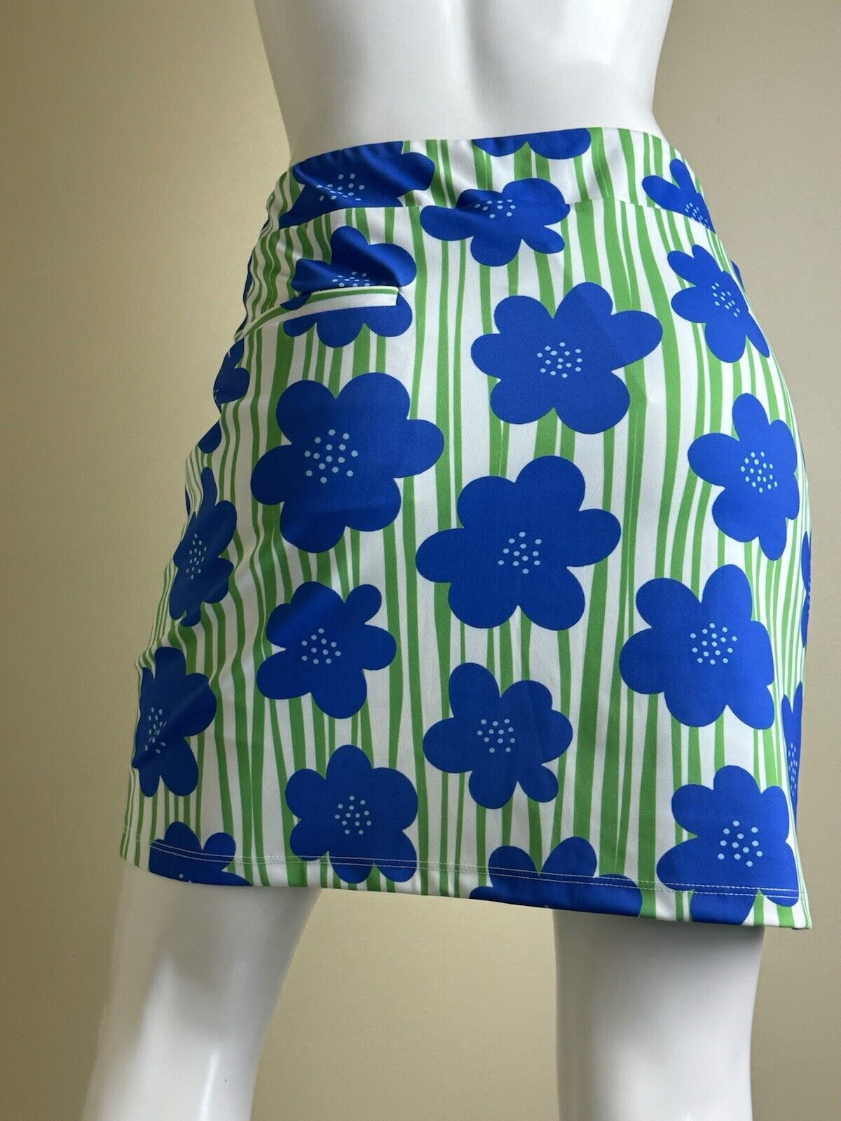 $185 Melly M Women's Skirt Skort Floral Sz M. (B.58)