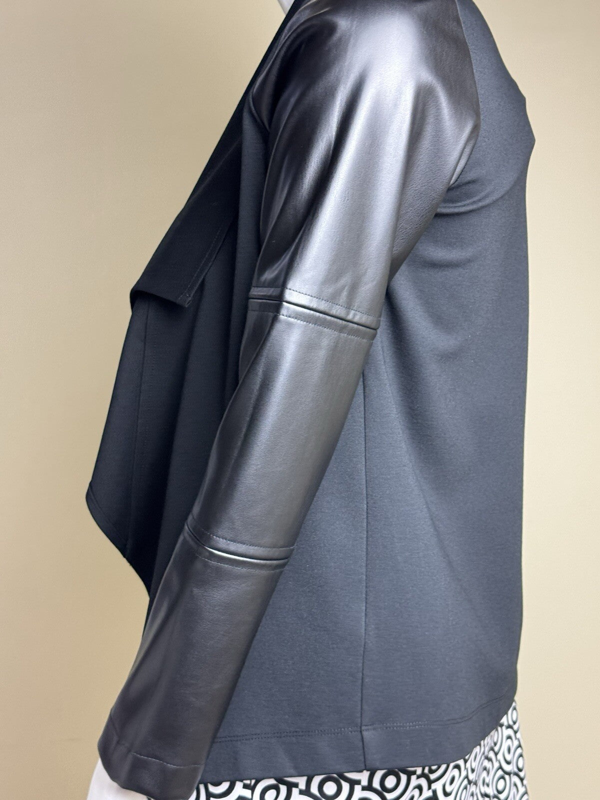 $139 Rafaella Woman’s Black Cardigan Sz M  (B.125)