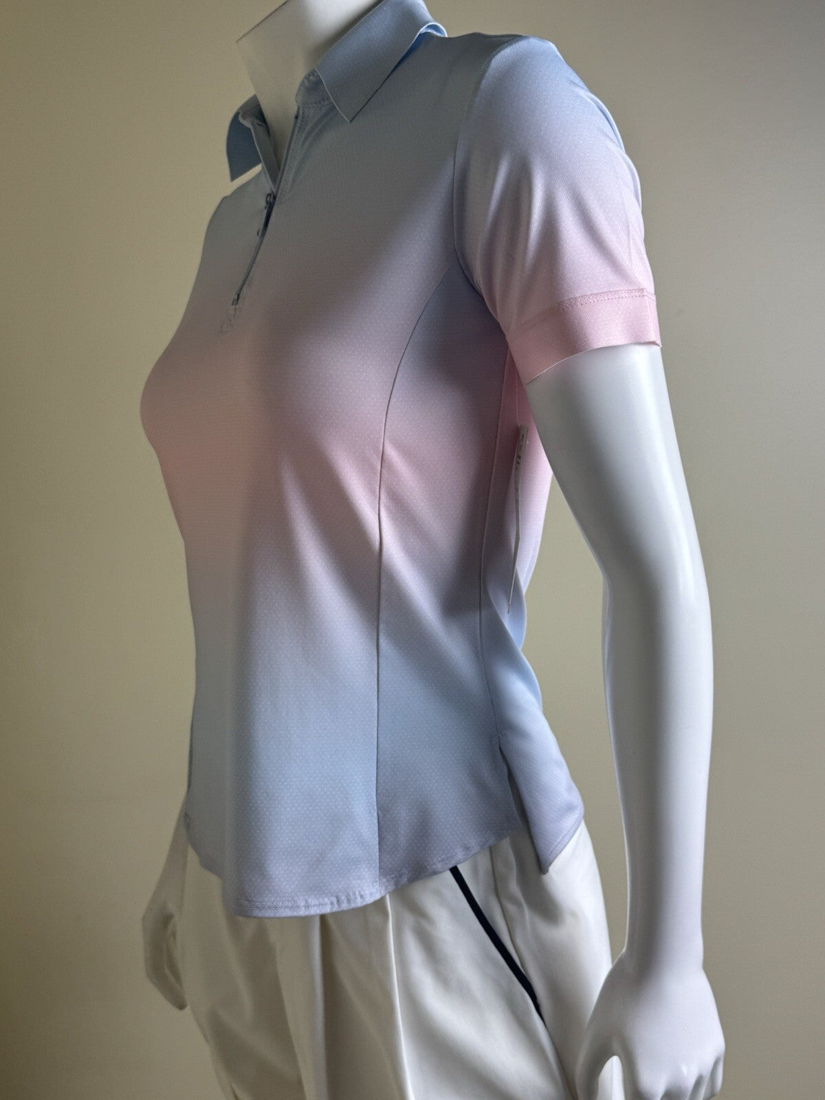 Lucky In Love Women’s Tennis Golf Shirt Sz XS.   (B.132)