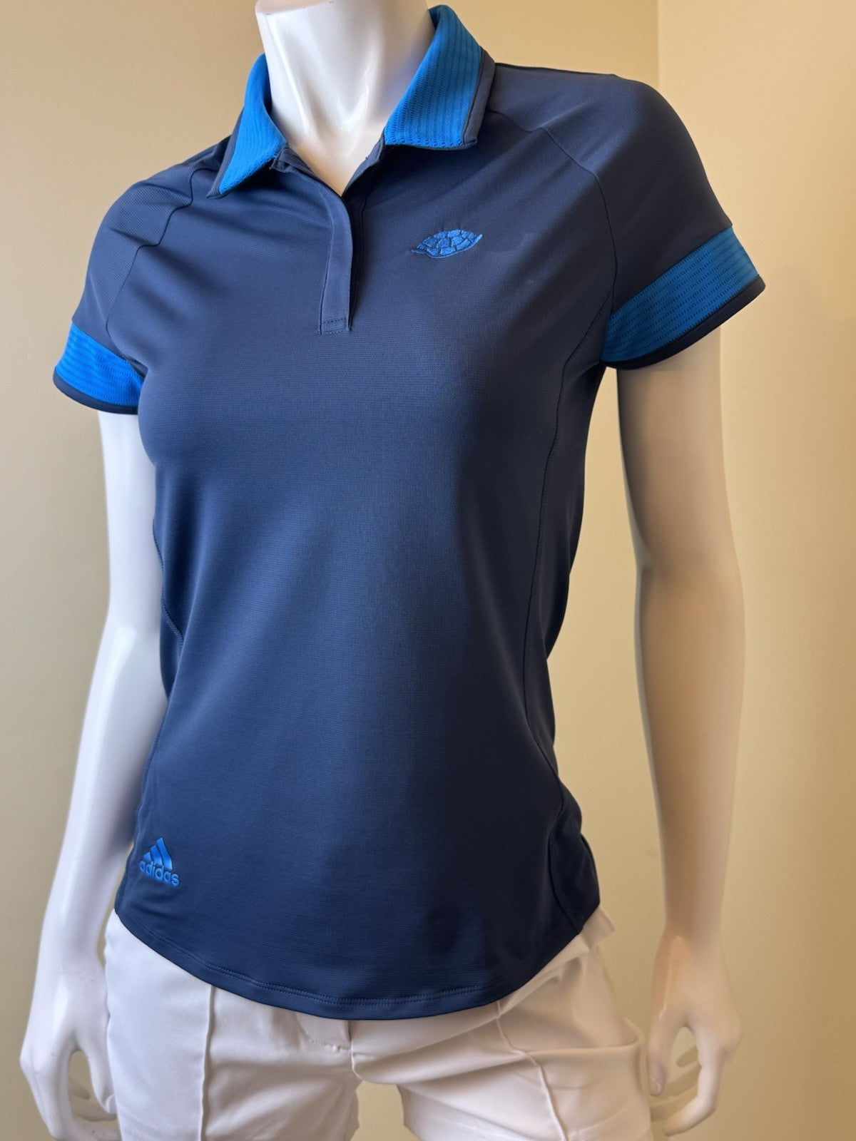 $75 Adidas Women’s Golf Shirt Blue Sz S    (B.161)