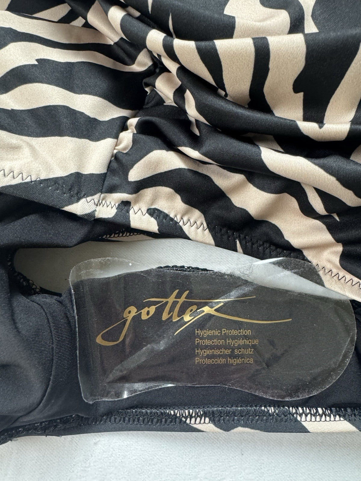 $99 Gottex Women's Leopard One Piece Swimsuit Size 10      (B.150)